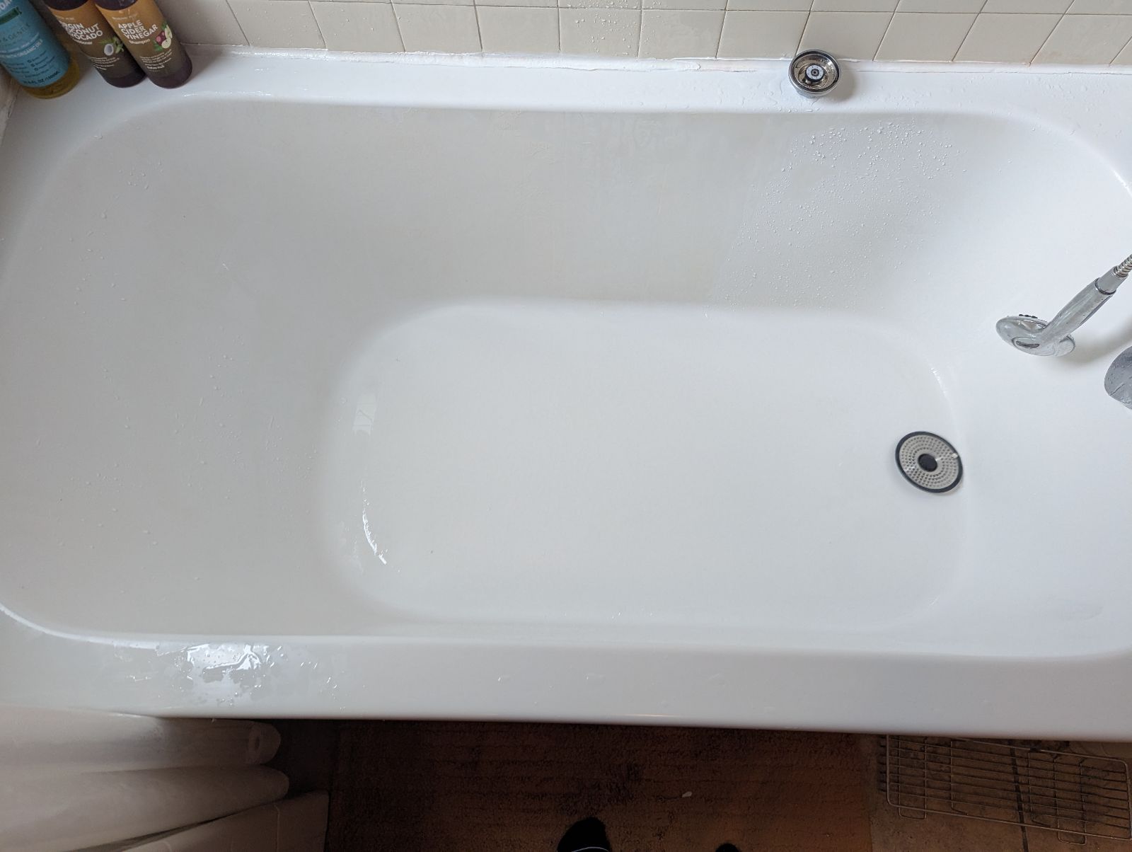 Before and after bathtub cleaning